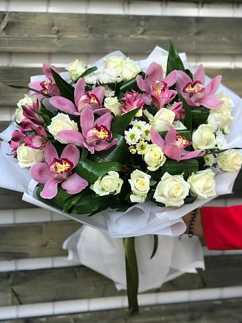 Букет цветов из: Розы и Хризантемы в Красногорске