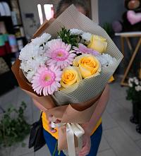 Букет цветов из:  Герберы, Розы и Хризантемы в Красногорске