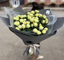 Букет Белые кустовые розы Солинеро в Красногорске