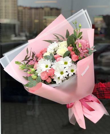 Букет цветов из: Розы, Лизиантусы и Хризантемы в Красногорске